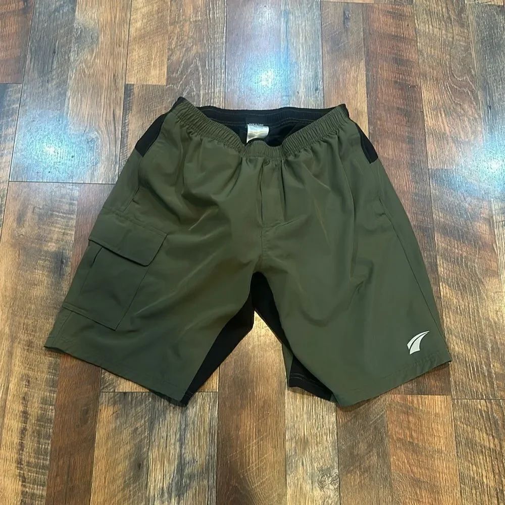 Ezrun padded shorts L (BK4)